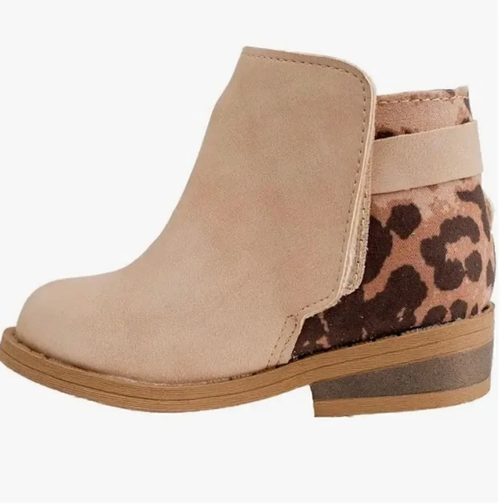 Baby deer toddler Penelope ankle booties size 5 NWOT